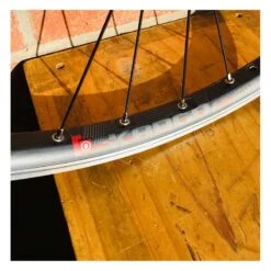 Roue Arrière Custom Bikelife X Collective 27.5 Pouces à Disk Noire - Wheeling Bike 21 Roue Arrière Custom Bikelife X Collective 27.5 Pouces à Disk Noire - Wheeling Bike -France Vélo Soldes 2024 roue arriere custom bikelife x collective 275 pouces a disk noire wheeling bike 10