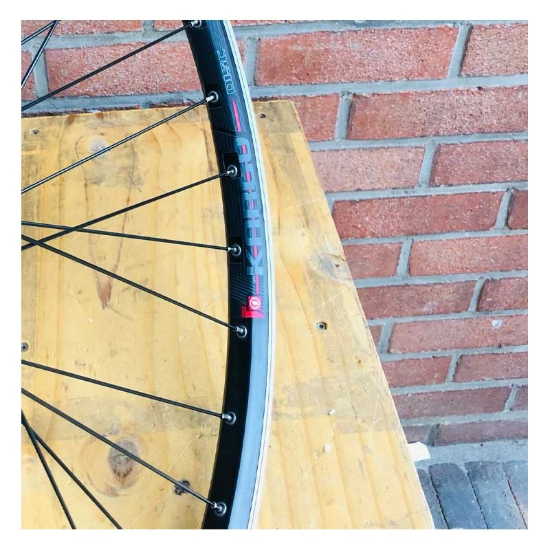 Roue Arrière Custom Bikelife X Collective 27.5 Pouces à Disk Noire - Wheeling Bike 8 Roue Arrière Custom Bikelife X Collective 27.5 Pouces à Disk Noire - Wheeling Bike – Image 8