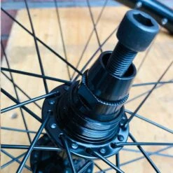 Roue Arrière Custom HALO X BLB 28-29 Pouces Noire - Fixie Freestyle 17 Roue Arrière Custom HALO X BLB 28-29 Pouces Noire - Fixie Freestyle -France Vélo Soldes 2024 roue arriere custom halo x blb 28 29 pouces noire fixie freestyle 7