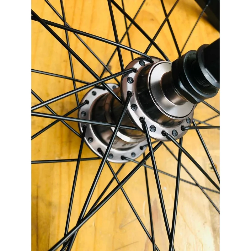 Roue Custom KHE X Demolition 20' Freecoaster Noire 2 Roue Custom KHE X Demolition 20' Freecoaster Noire – Image 2